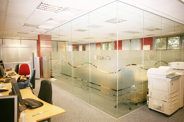 Mẫu vách kính văn phòng phổ biến